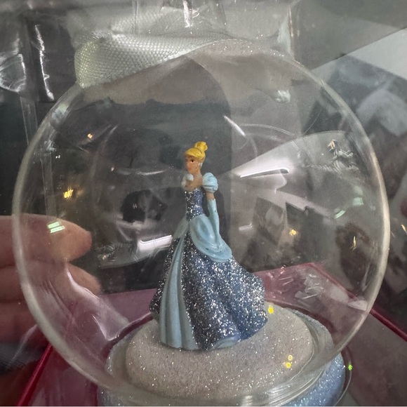 2013 Disney Hallmark Cinderella Blown Glass Ball Ornament - Picture 3 of 6